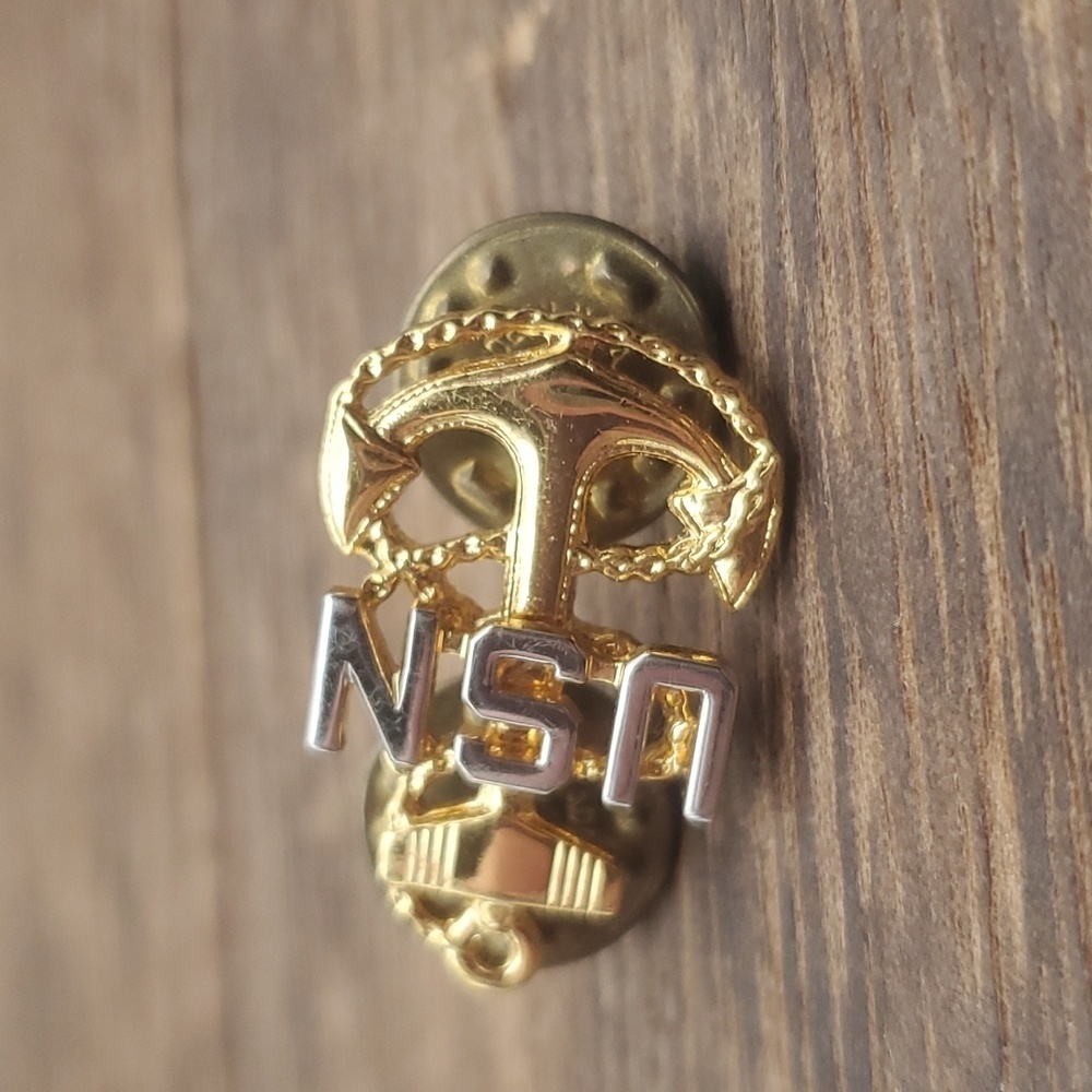 U.s‎ NAVY pin vintage B536